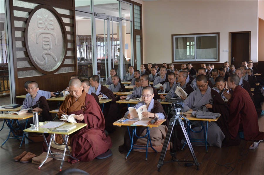 广东谭姓三姐妹遁入佛门,广东三姐妹出家传奇