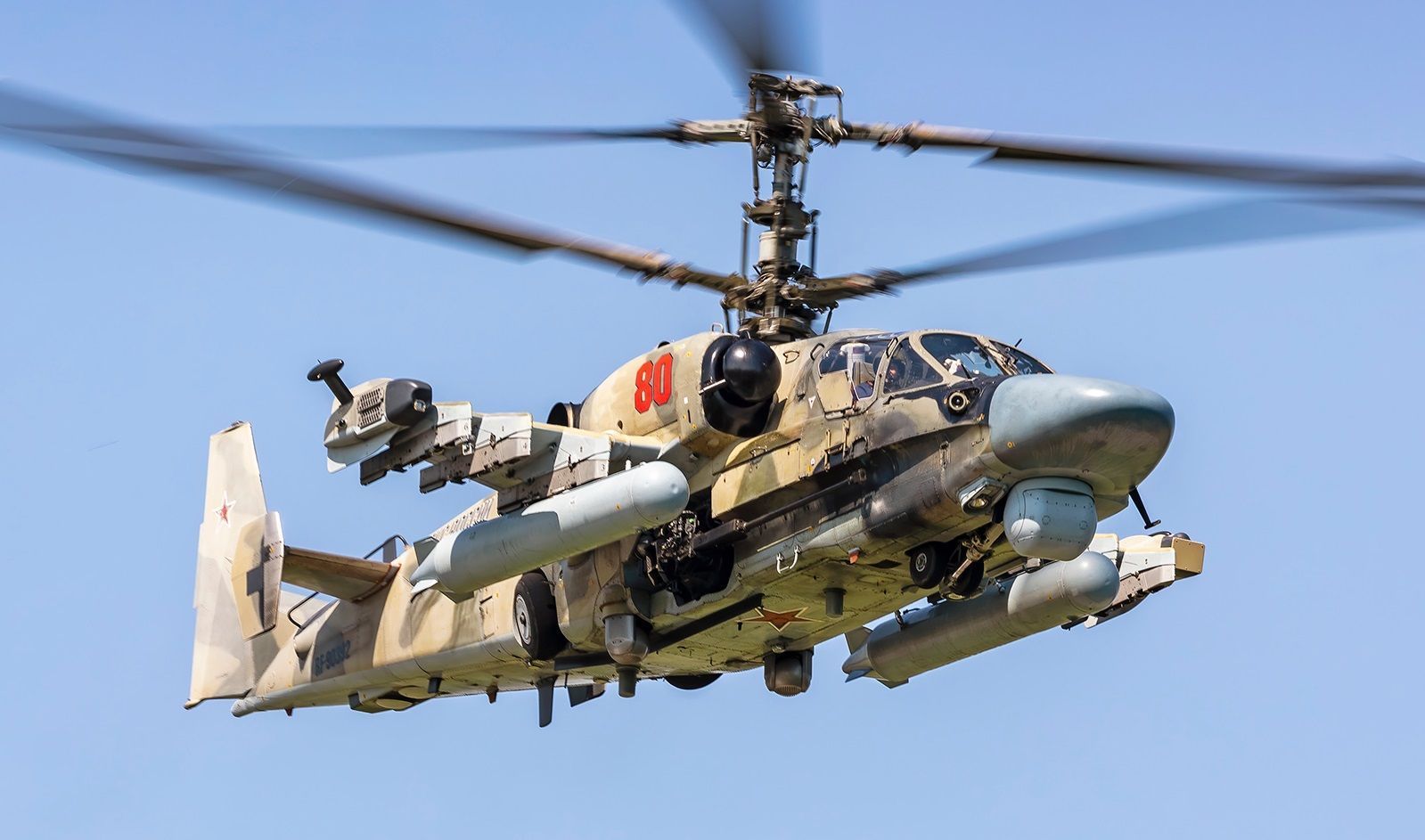 规避18枚来袭导弹，卡52战场生存力不俗，武直10采用相同改进升级