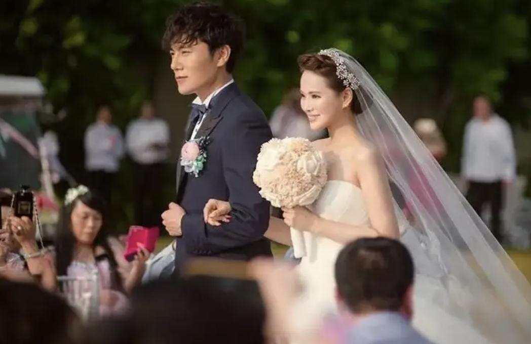 4对闹崩的塑料姐妹花：真情假意难辨，翻脸比翻书还快