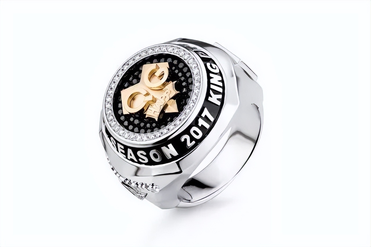 电竞×珠宝！施华洛世奇为堡垒之夜赛事打造水晶奖杯