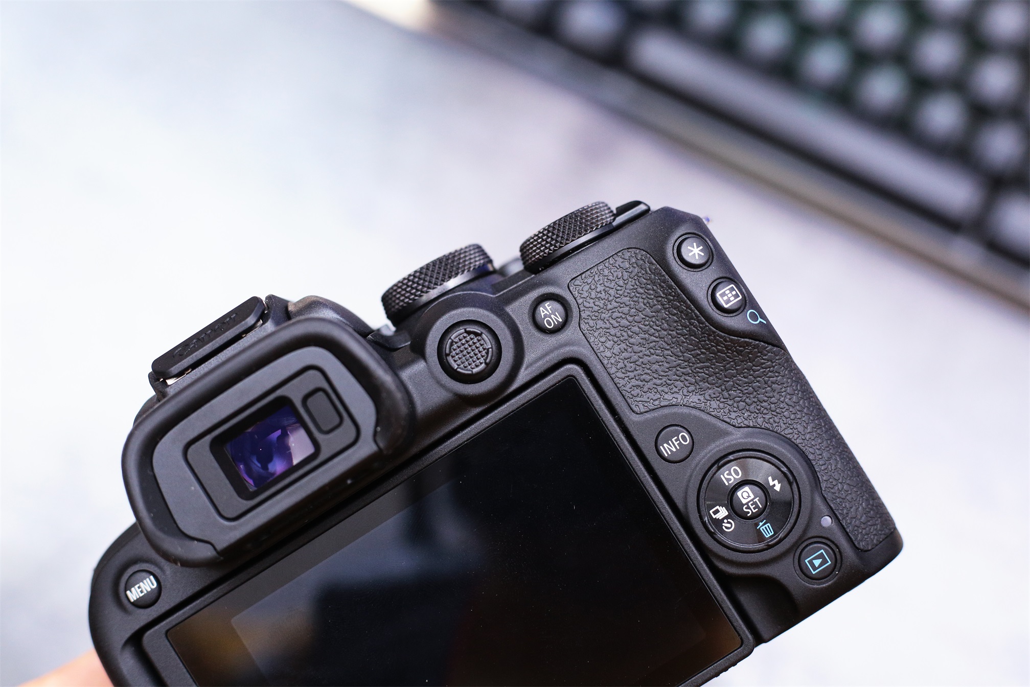 5d3跟r10拍照画质对比,佳能r10还是选择老款5d3