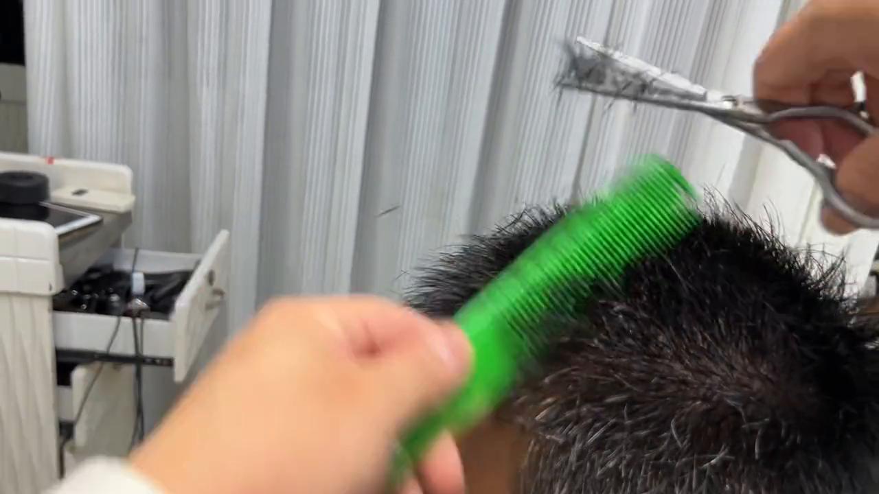 美发牙剪怎么用视频教程,牙剪手法教学视频