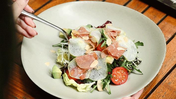 “这家「英伦餐吧」是专属你的快乐密码!”