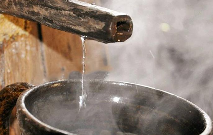 白酒喝常温的还是冰的容易醉,白酒是喝热的好还是冷的好