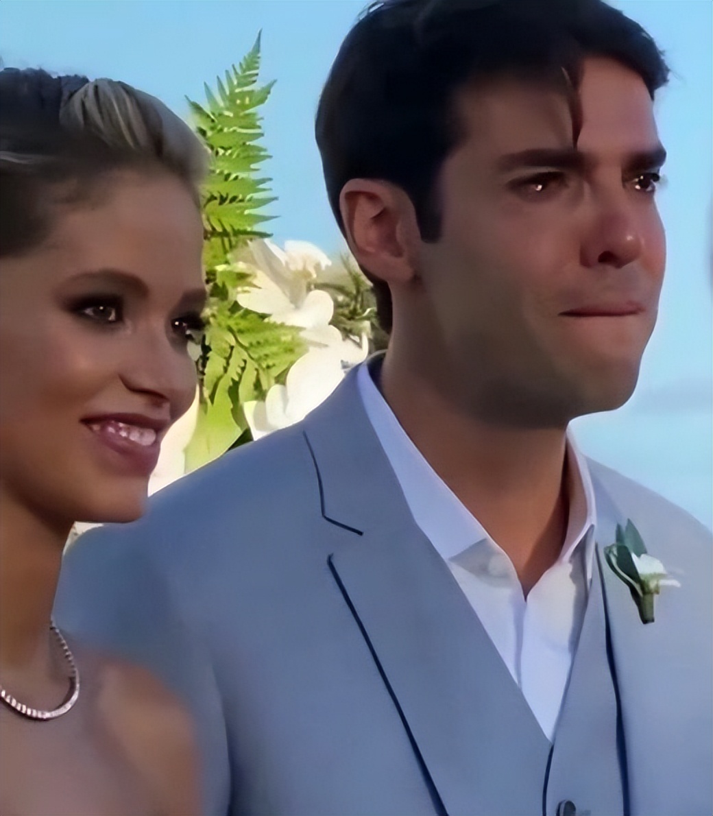 卡卡和梅西现在关系,卡卡和前妻恩爱视频