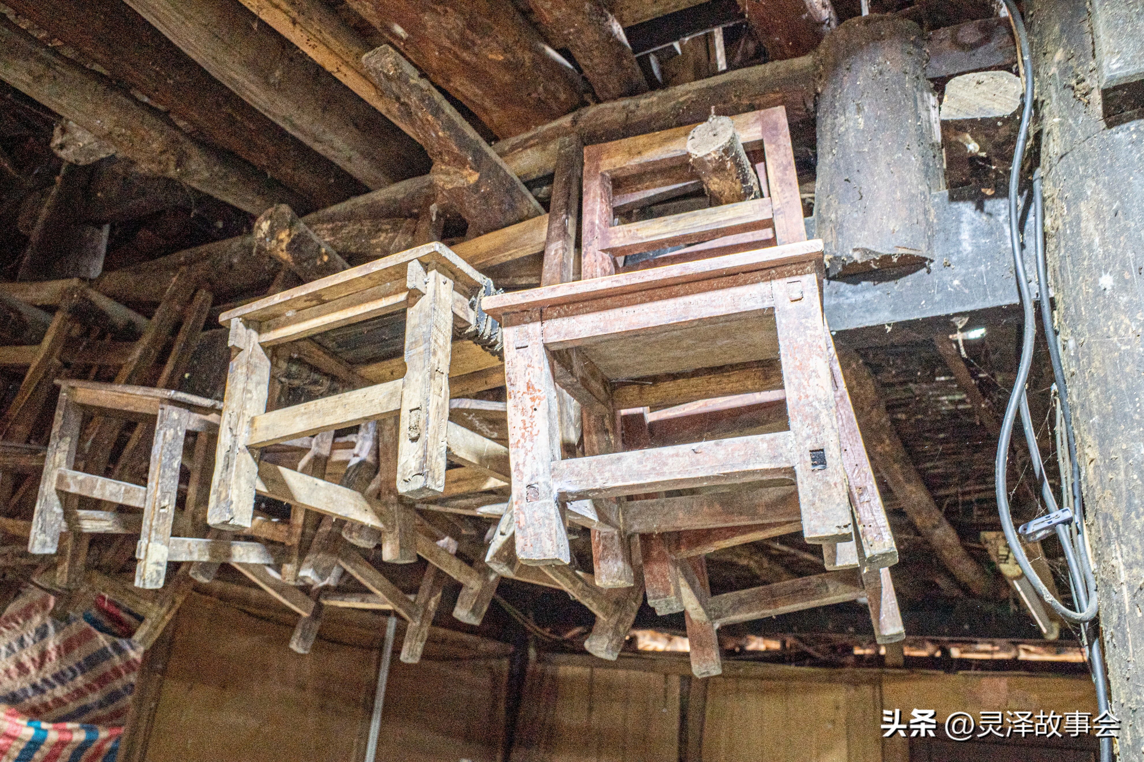 行走在即将消失的古村落,广西大山里的石头房子