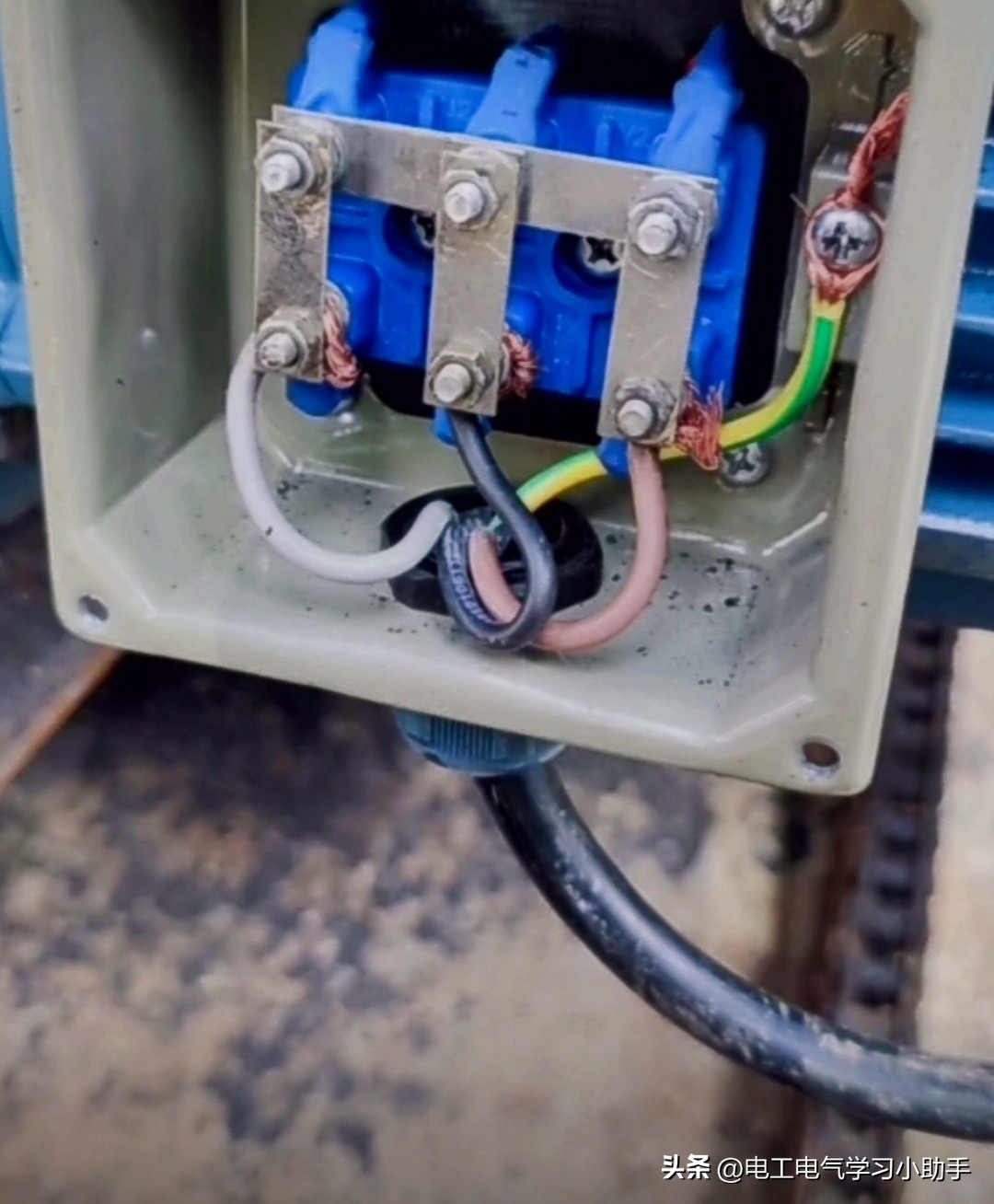 满级电工的神级操作,满级电工搞笑操作