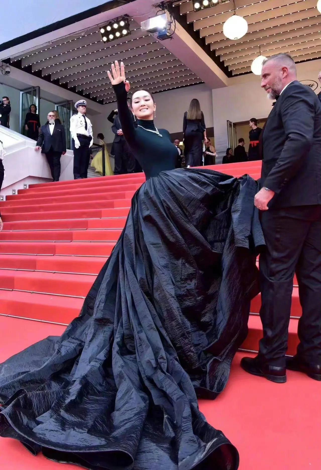 戛纳电影节红毯外国奇葩,戛纳红毯明星出丑有多尴尬