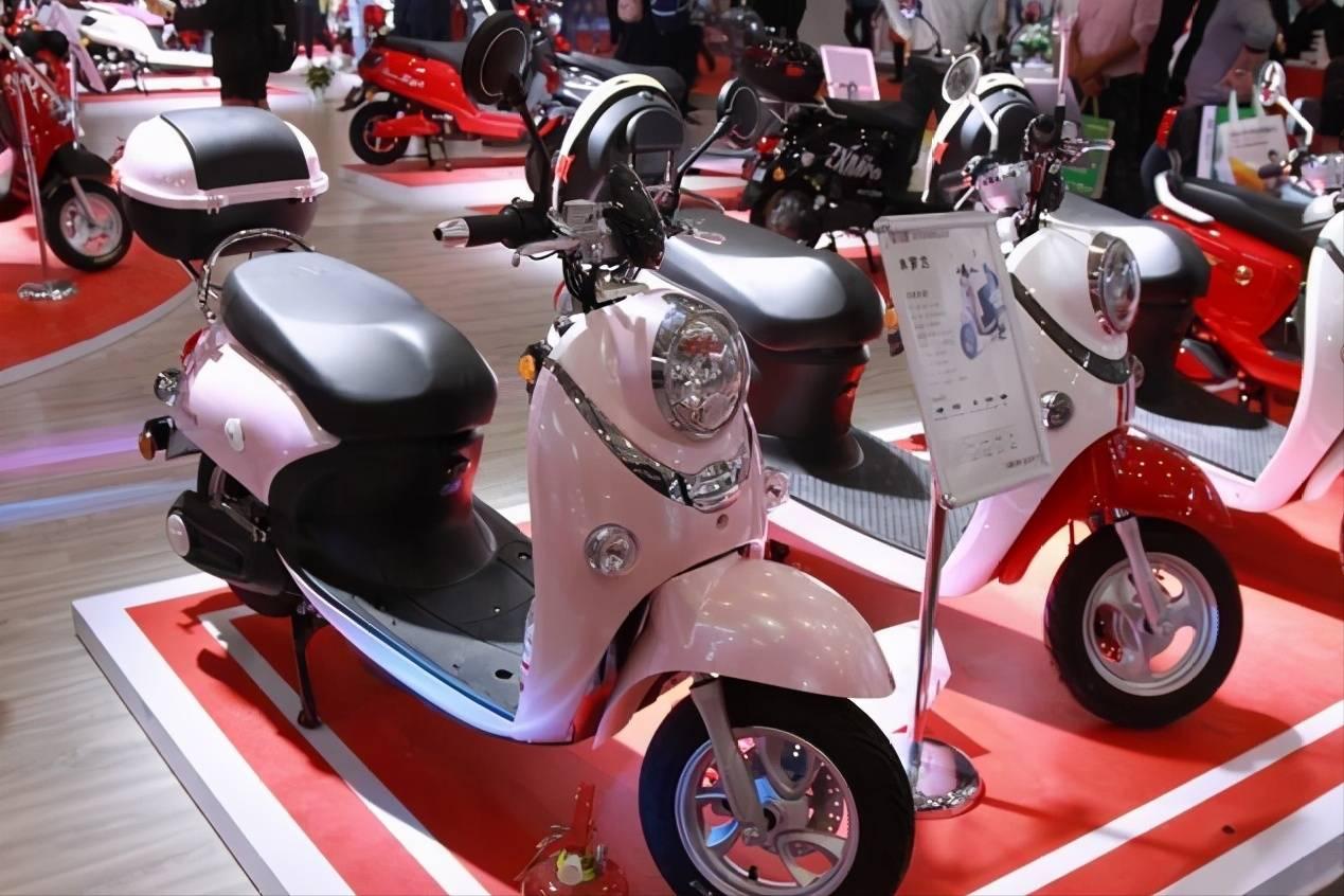 铅酸电池石墨烯和锂电池哪个更好,锂电石墨烯电池与铅酸电池的区别