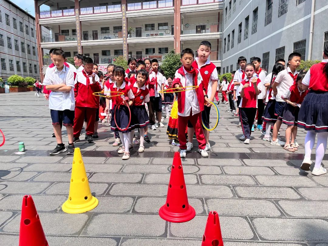 桐梓县学校六一儿童节,萌娃欢乐多幼儿舞蹈