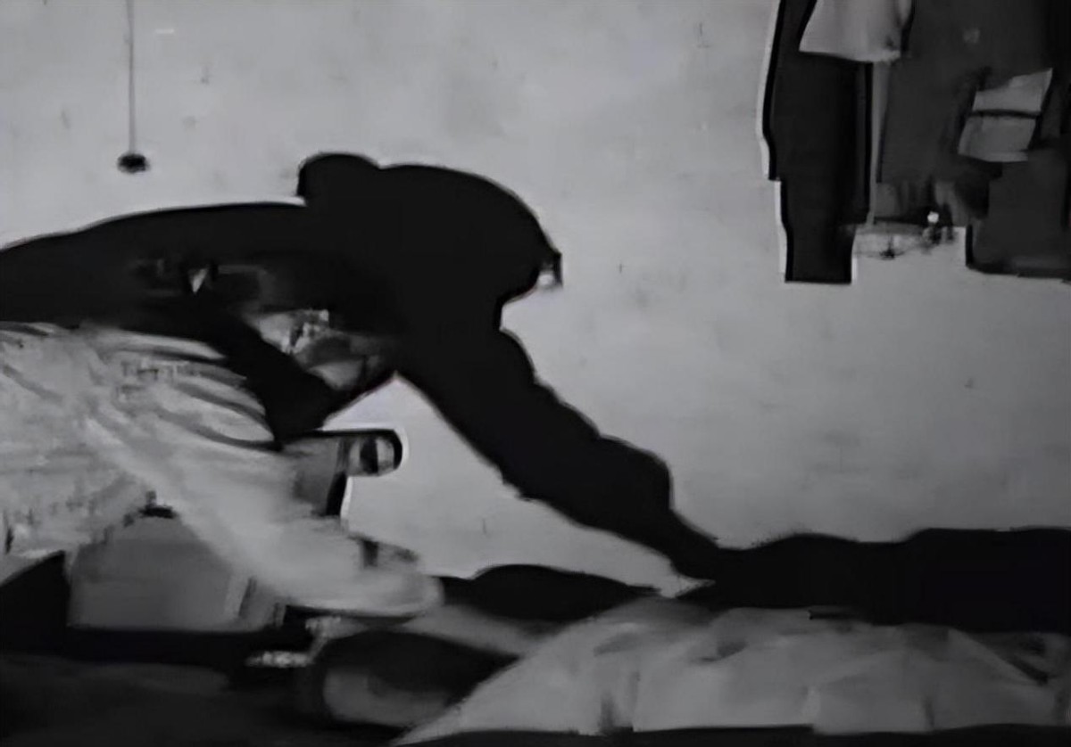 16年重庆女孩晕厥，醒来后扯头发吃，专家：吃头发对身体没有坏处