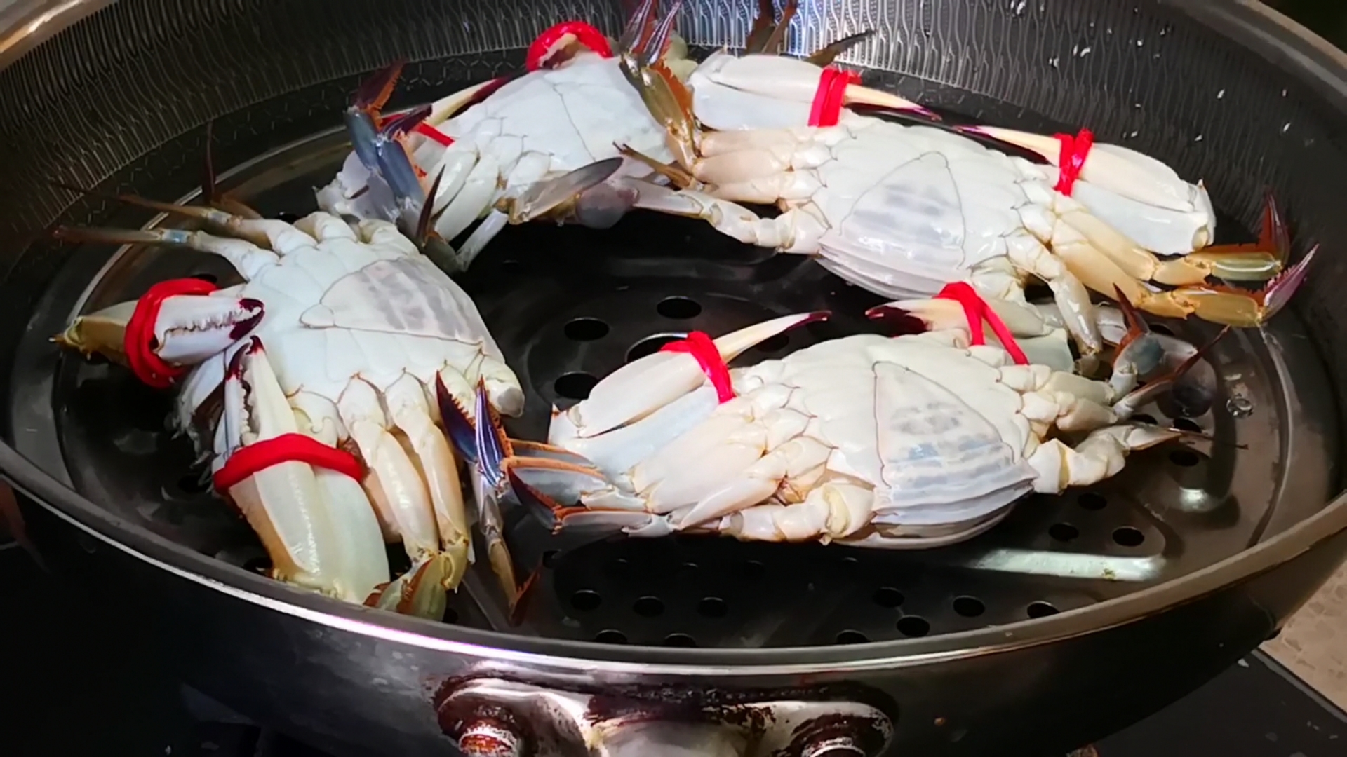 蒸螃蟹是冷水上锅还是上气再下锅,蒸螃蟹是冷水还是开水