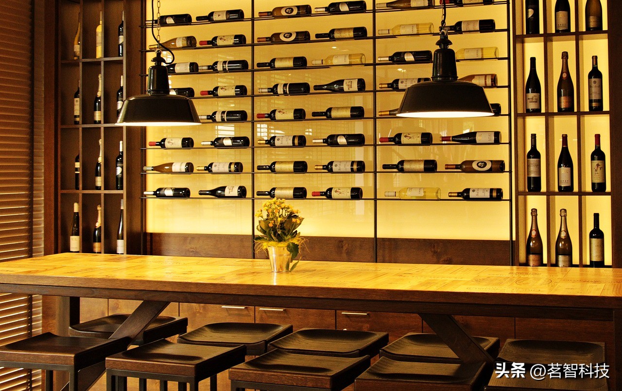 酒吧高效管理技巧，轻松迎接夜间高峰期！