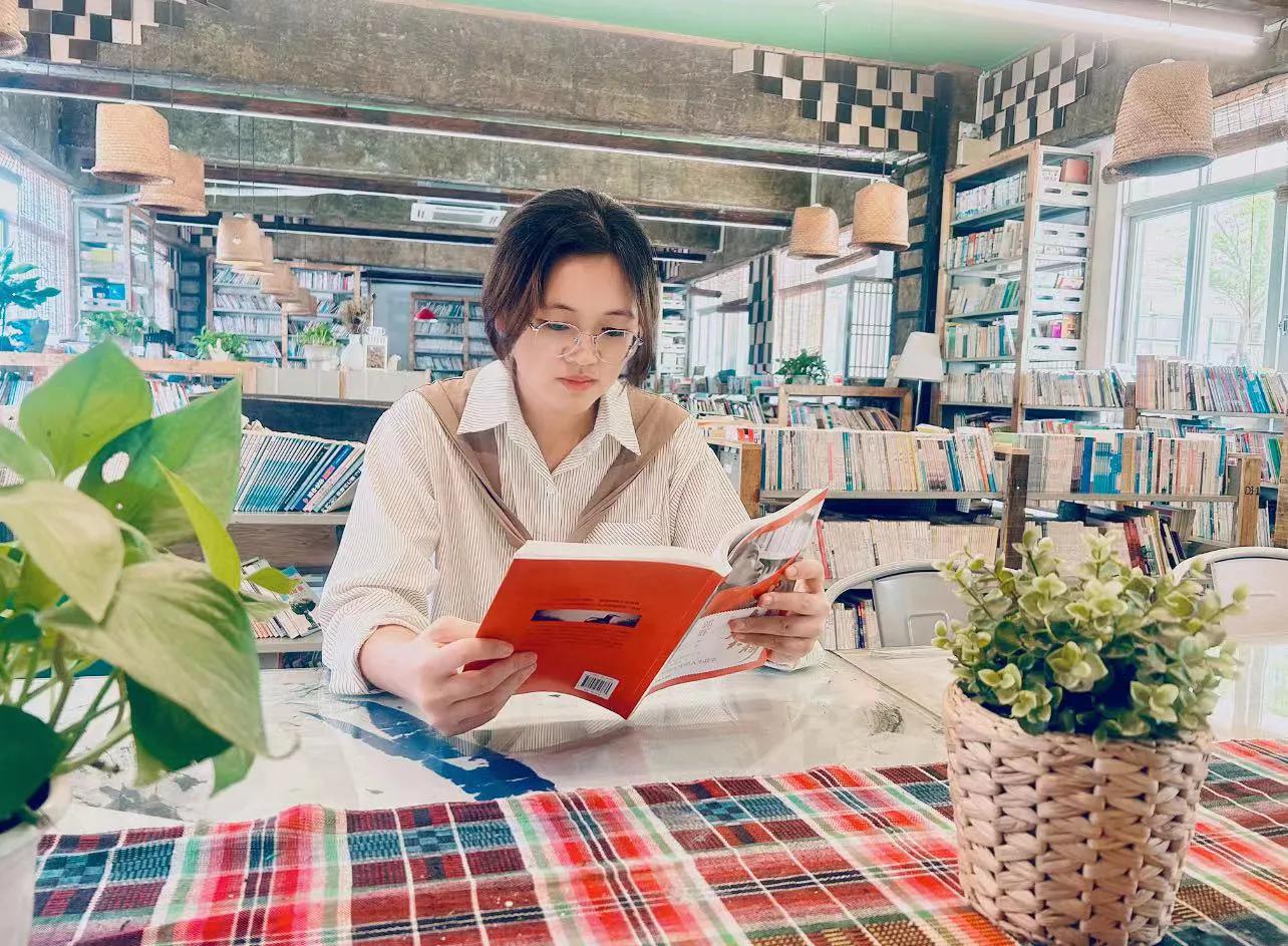 【教师篇】李思思丨向阳而生——读《摇着轮椅上北大》有感