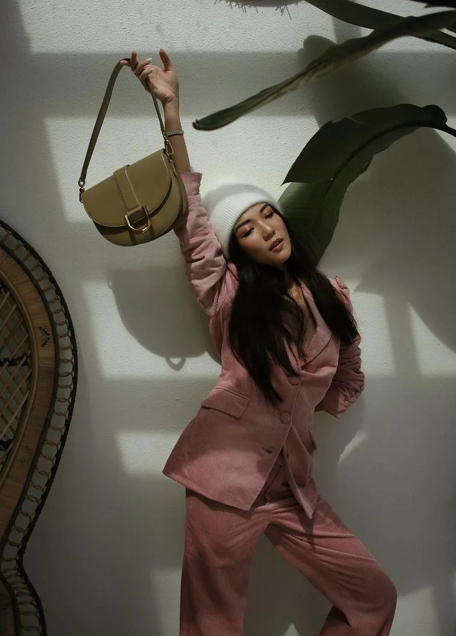 lisa最近同款粉色,lisamv绝美镜头粉色