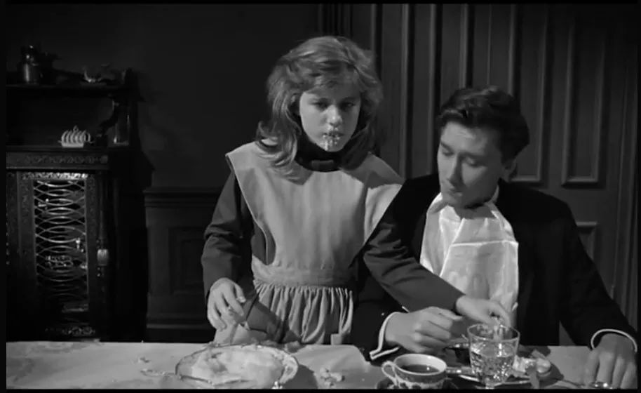 莎莉文老师是不是海伦凯勒的父母,海伦凯勒的老师莎莉文是个孤儿吗