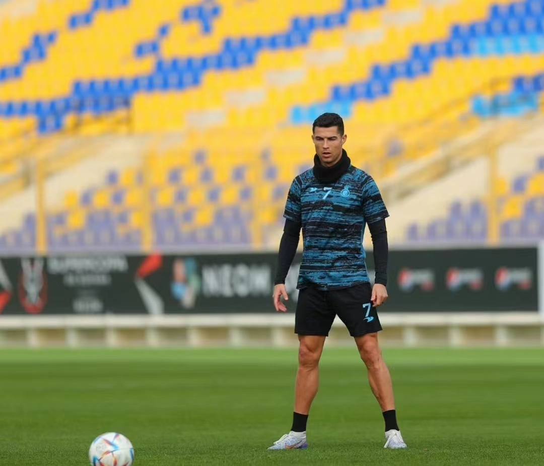 c罗开怀一笑,c罗挥拳庆祝曼联