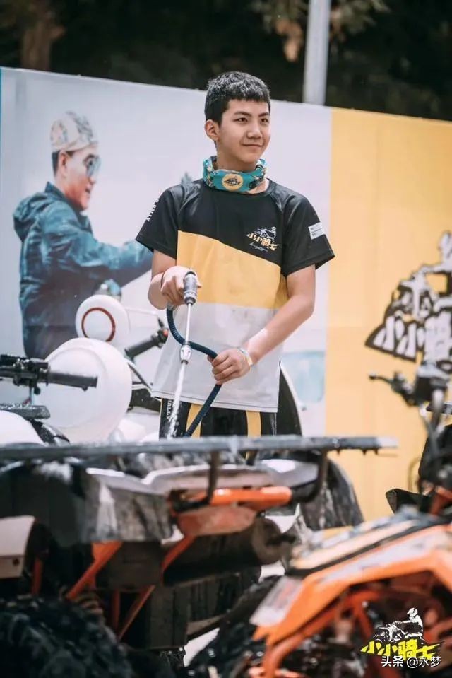 13岁，顶级Alpha，阿姨们都在等他出道