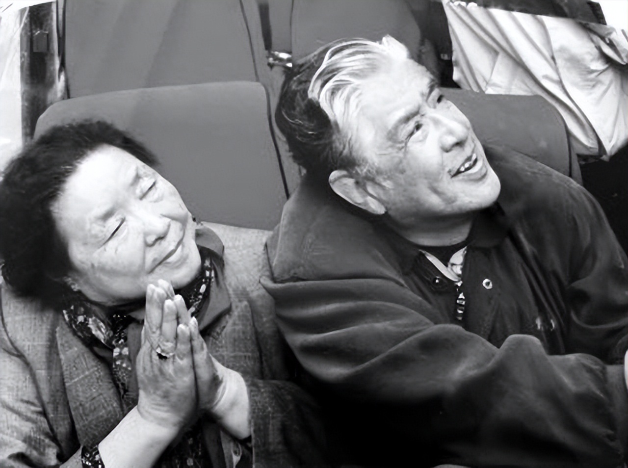 老戏骨李默然：演“邓世昌”走红，娶龙潮生3孩，和妻子恩爱60年