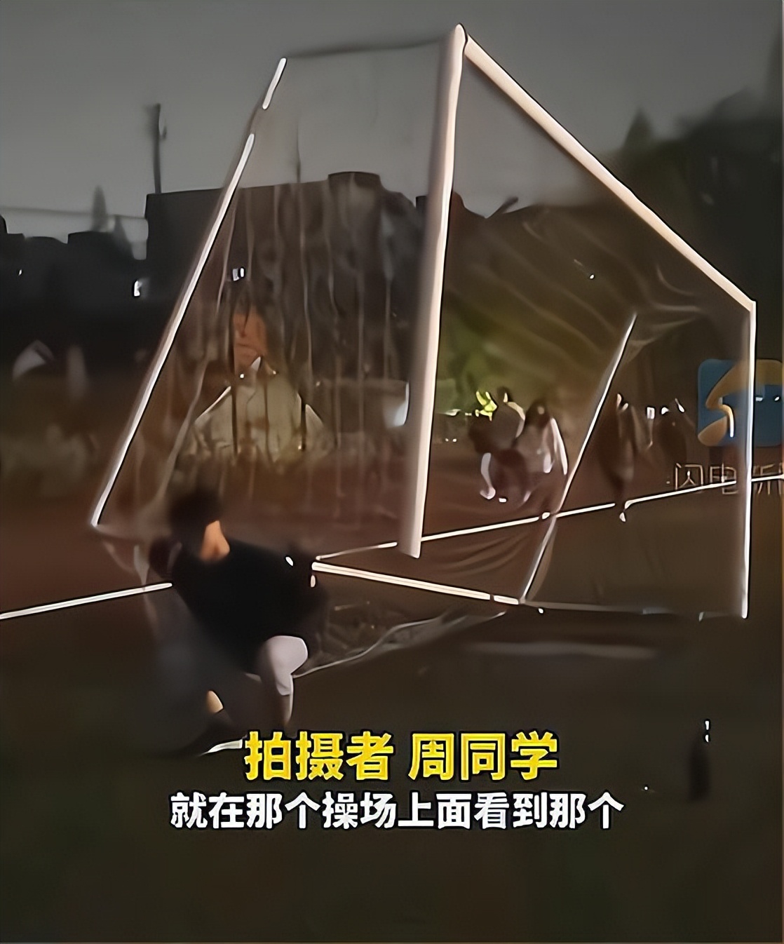 学校封校，大学男生“扛球门”健身，网友：成功获得优先择偶权