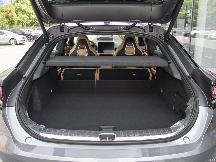 销量节节高推荐ME版2022款极氪001该怎么选