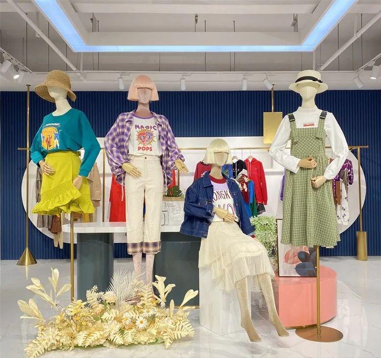 乐町女装2023新款棒球外套,乐町短款连帽女装