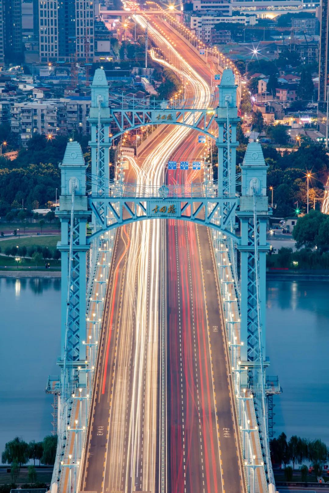 九州通衢冲上云霄去星辰大海