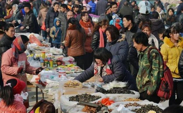 腊月二十九，开心过除夕，家家户户贴对联，3个讲究不妨一看