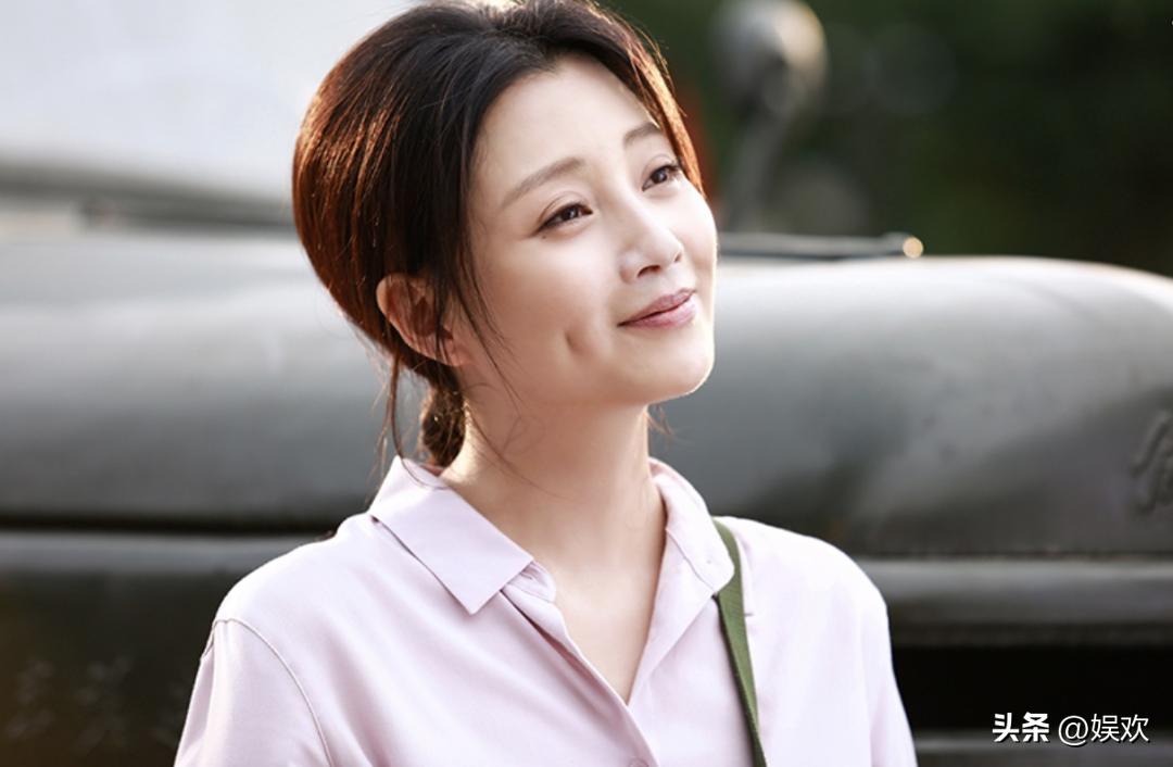 柳岩和殷桃对比照片,柳岩与殷桃是同一个人吗