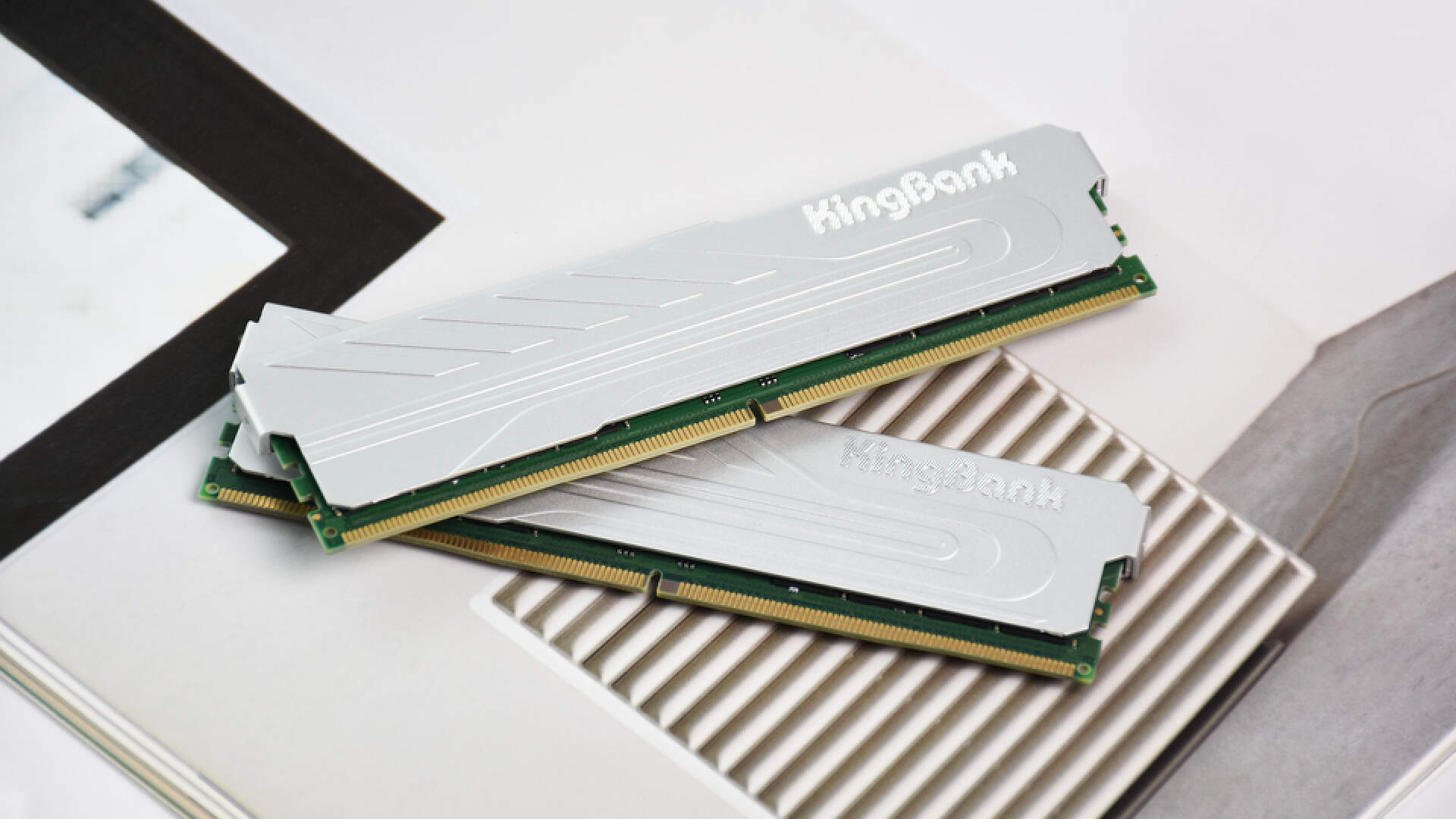 金百达银爵DDR56400内存：海力士原装A-die颗粒，终身质保无忧