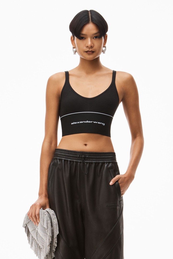 辣妹最爱的亚历山大王变了！时尚的尽头是快手？