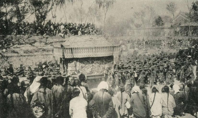 慈禧死后尸体为何不腐,慈禧遗体被扔棺外40天