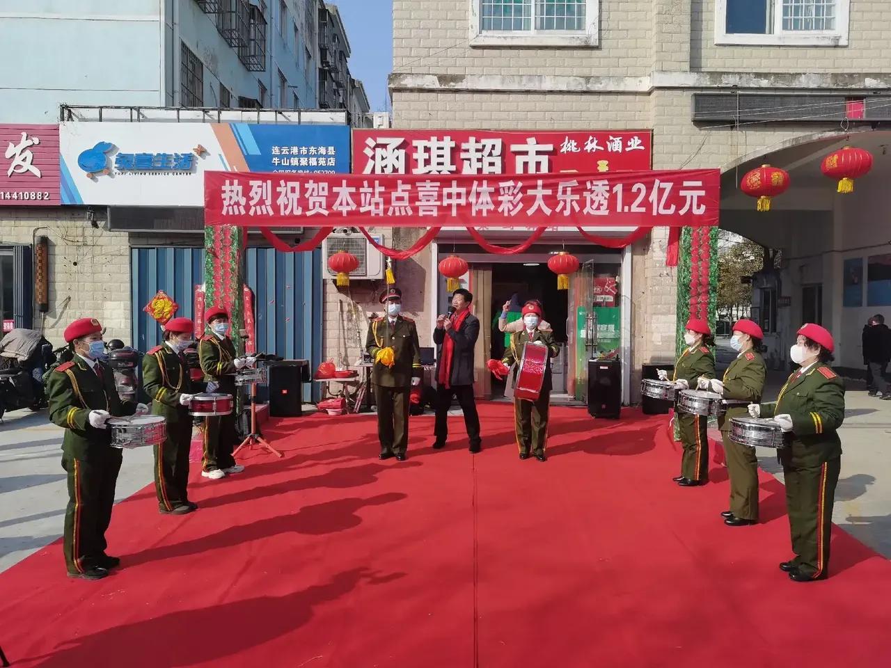 连云港中彩票大奖得主现身,超给力15亿加奖掀起彩民购彩热潮