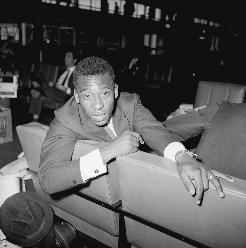 梅西和c罗谁能打破他们的纪录,世界名帅对梅西和c罗的评价