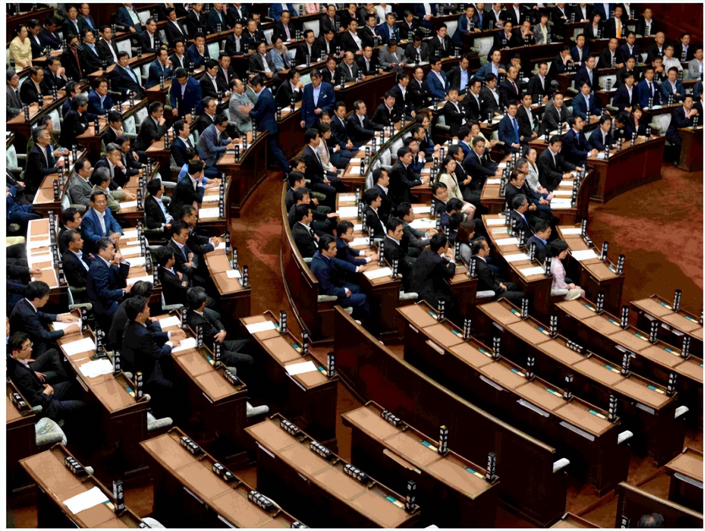 日本一打印店发明新贿赂手段，不用钱行贿，却成功拉一众政要下水