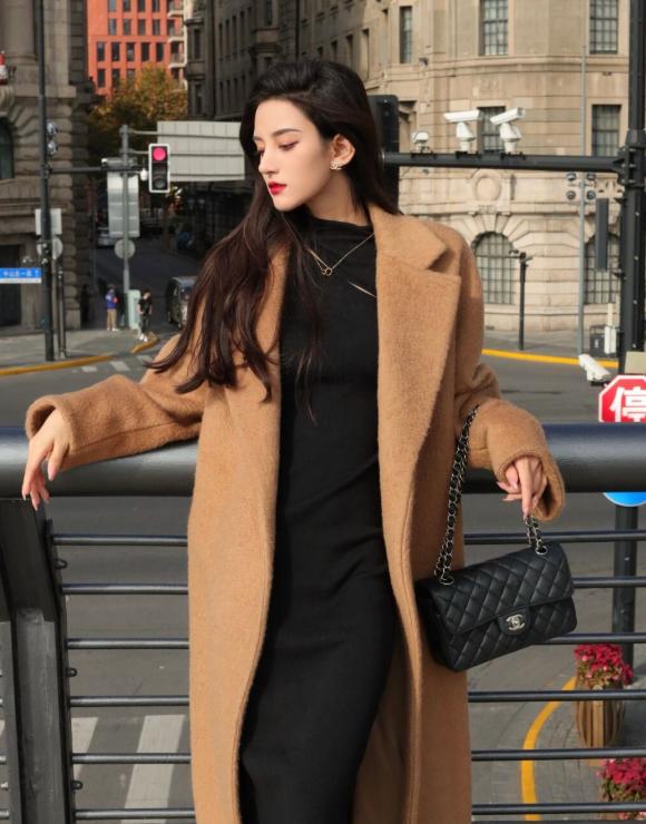 有品位的女人都穿什么衣服,大衣内搭高端大气上档次连衣裙