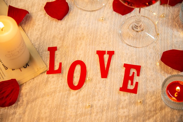 浪漫七夕情人节礼物贺卡,情人节最具代表性是鲜花巧克力