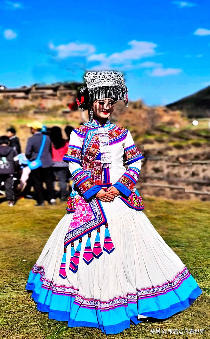 千年彝装，一赛千年“世界最古老的乡村T台”