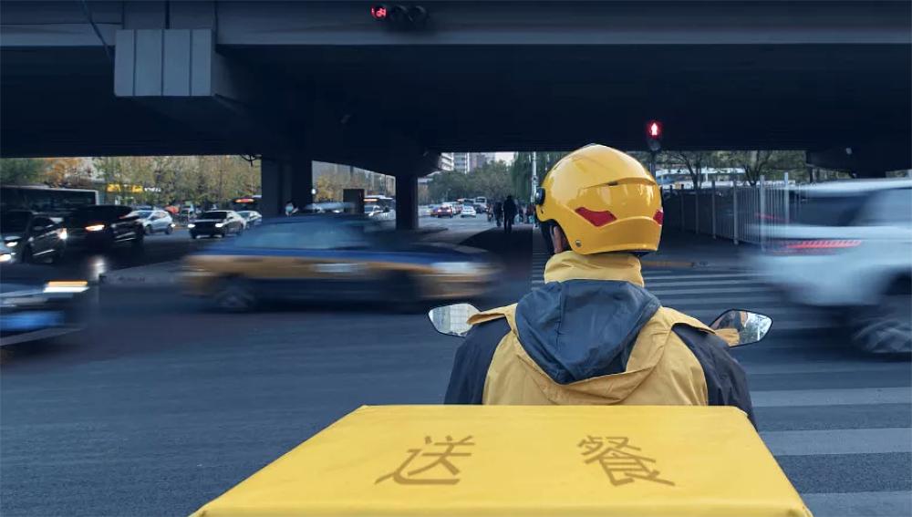 骑手阳了：病1天损失一两千，发烧时承受压力和愧疚，运力不足加价一百元也没人接