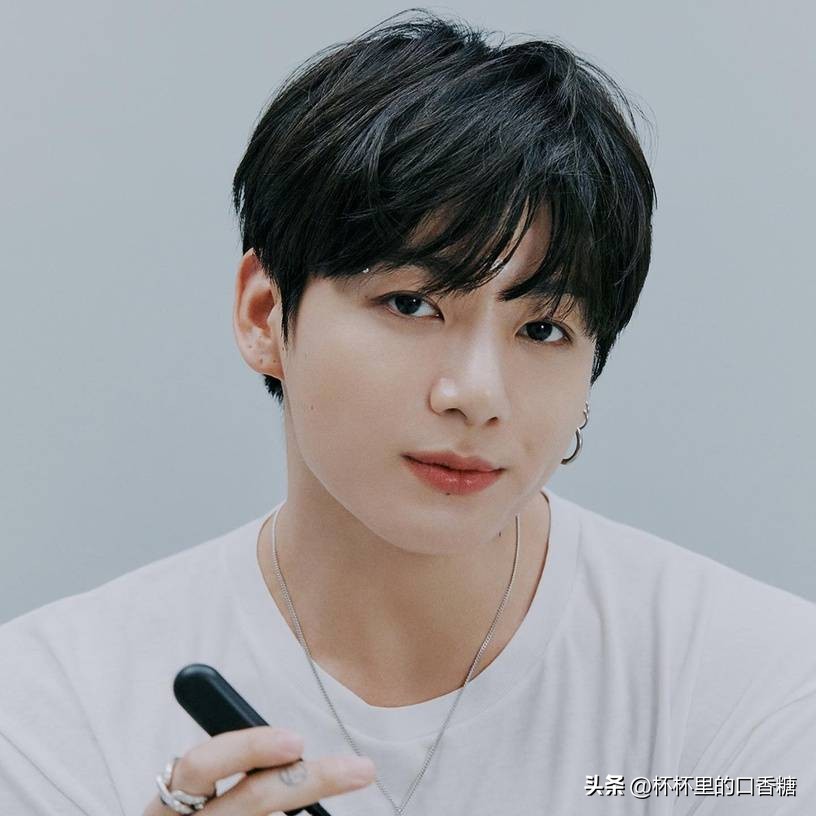 王一博与王鹤棣比赛和平精英,2022年全球百大美男排名王鹤棣