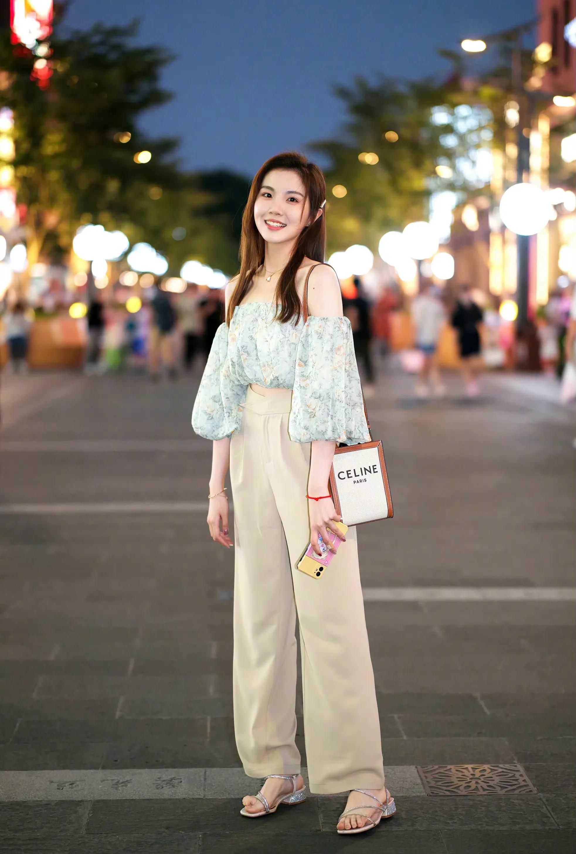 lv迷你tote包价格,戈雅tote包中号蓝色