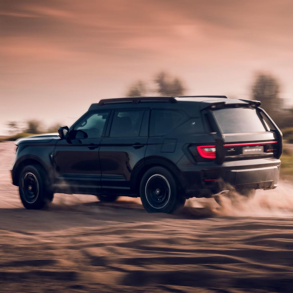 迪拜警察开巡逻车,迪拜日产途乐警车