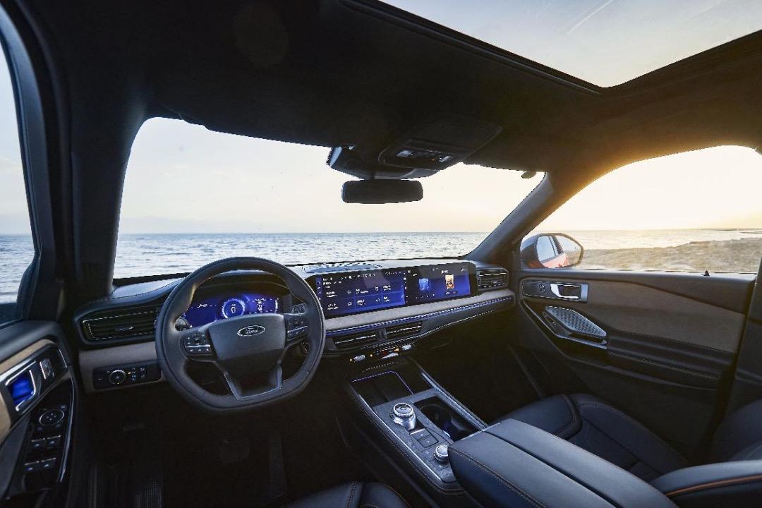 试驾福特探险者昆仑巅峰版脱困,探险者昆仑巅峰版对比霸道