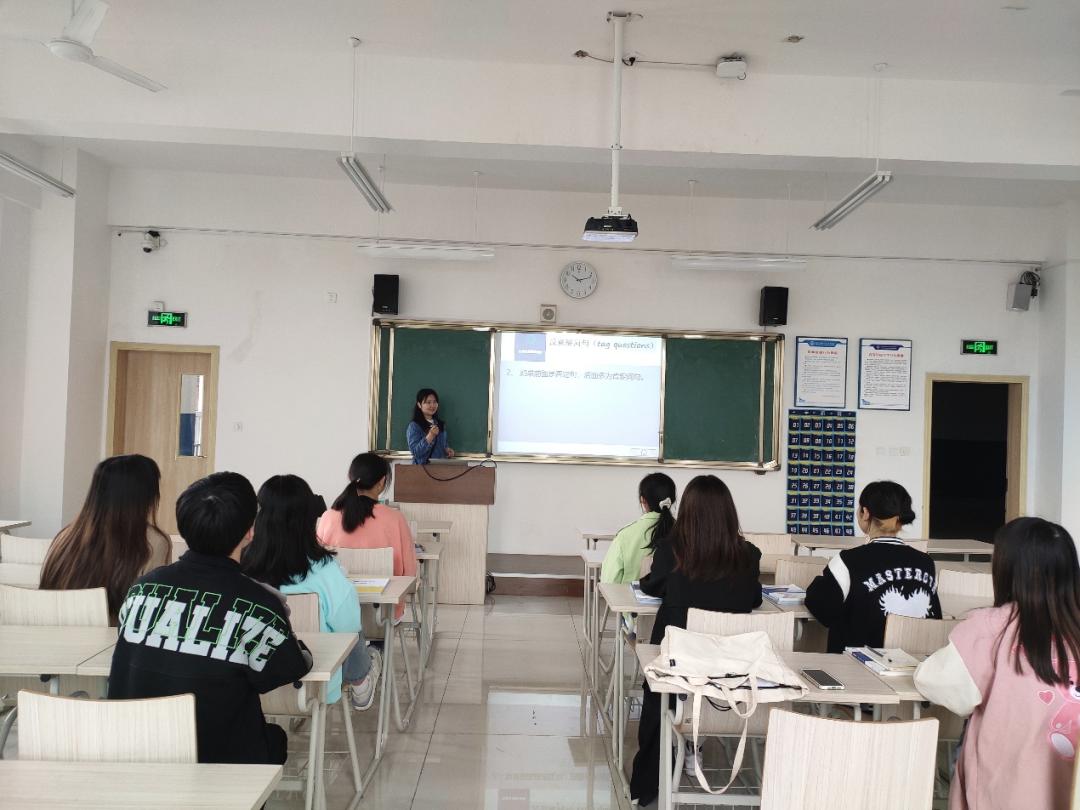 交院人物志用心灵赢得心灵，用人格塑造人格基础课教学部教师伍翠