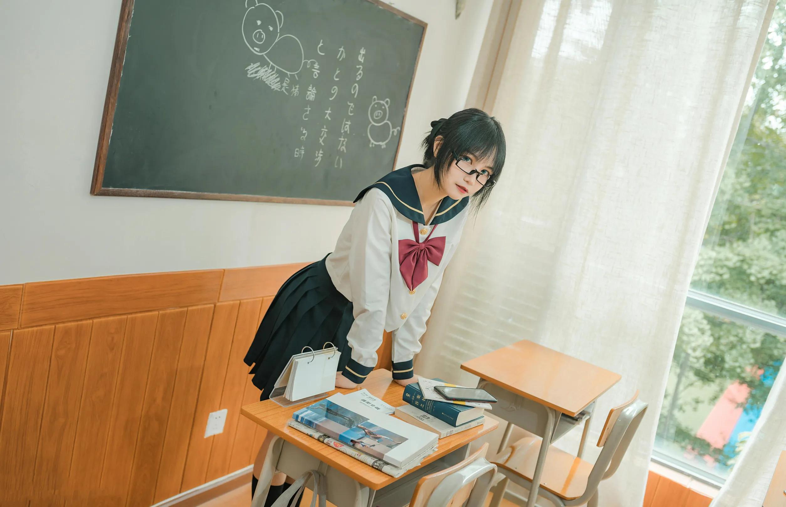 一边是学姐一边是学妹该选哪个呀,学姐还是学妹更适合做女朋友