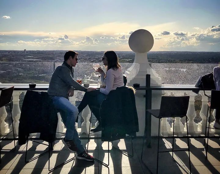 马德里不思议！你们有空调冰棍比基尼，我们有四五十度的“Sol”