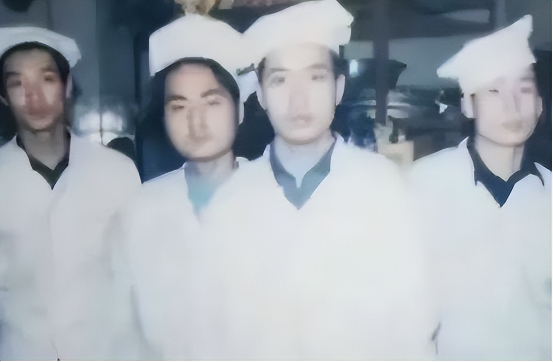 年入100万的河南小伙变穷光蛋，凭借厨师手艺，在巴基斯坦当村长