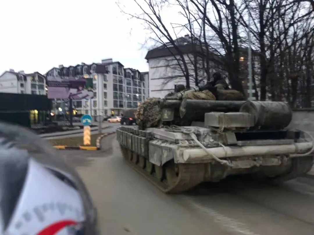 骑摩托逃离乌克兰：一个中国留学生在路上的五天|欧洲来信