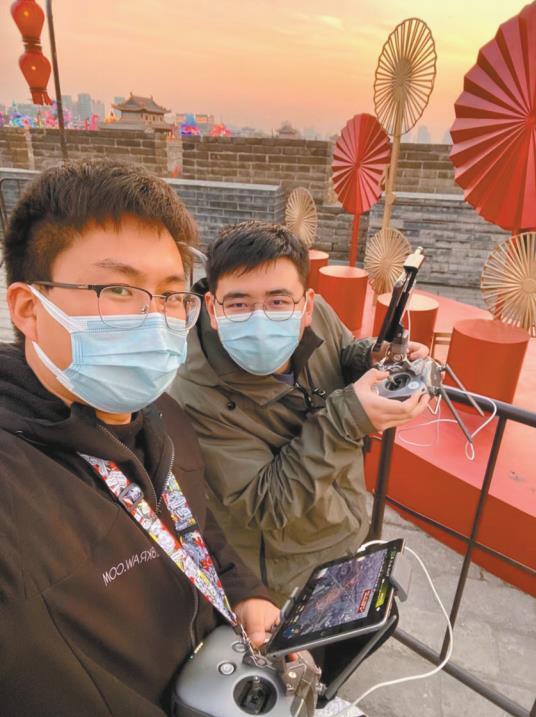 两个大学生创业成功访谈,大学生与已成功创业人士的访谈