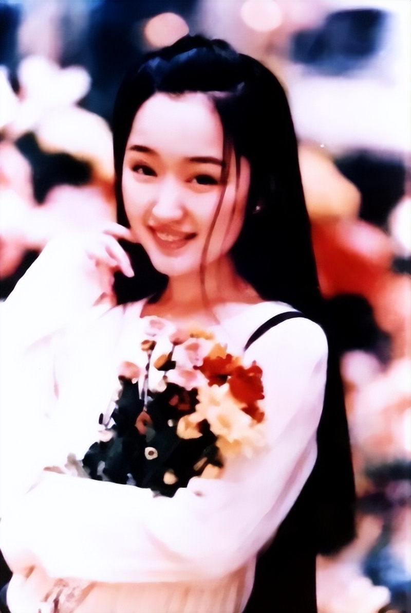 男友赖文峰出狱后娶妻生子，而杨钰莹至今单身，她在追求什么